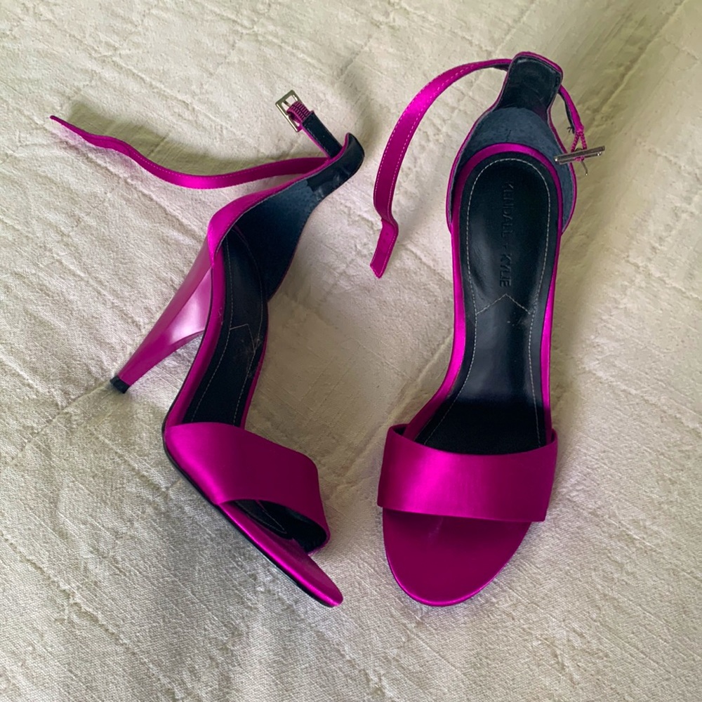 Kendall + Kylie Size 8 Fuchsia Heels